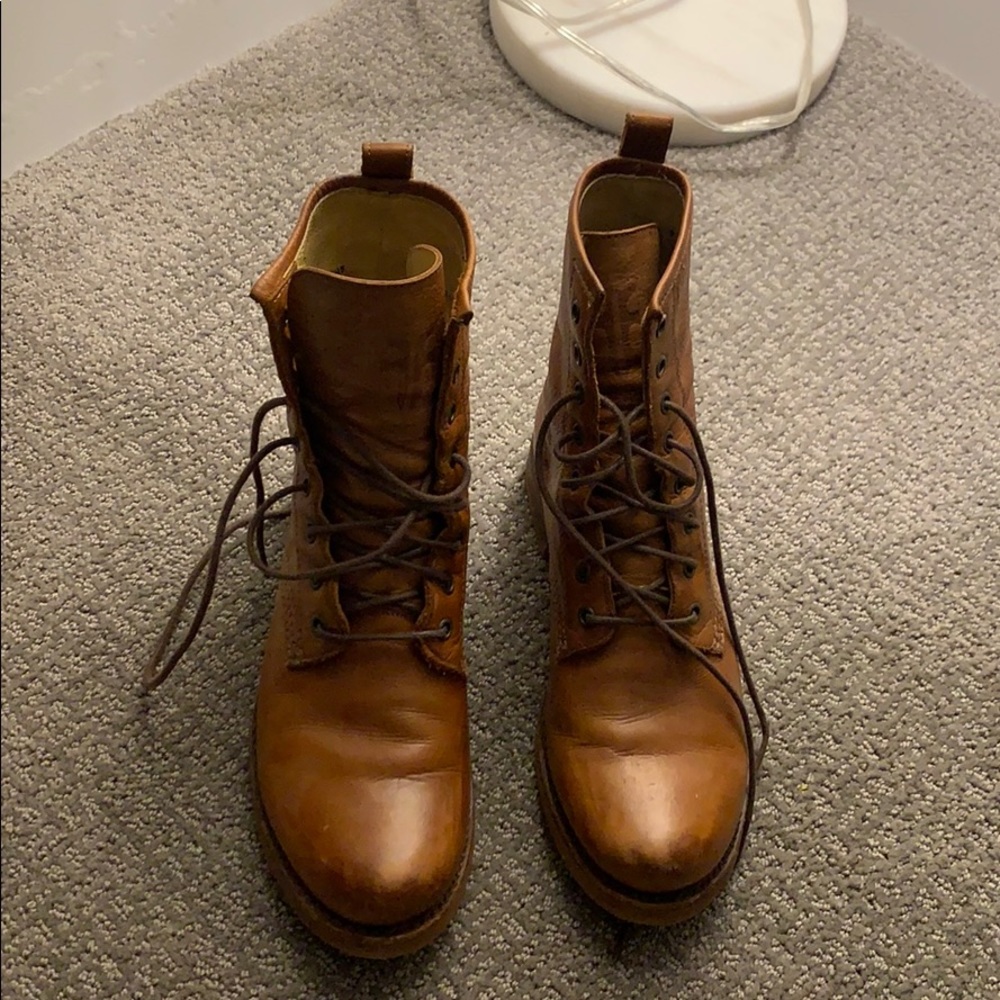 Women’s FRYE Veronica Combat size 9